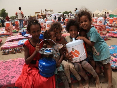 الرحمة العالمية تواصل إغاثة النازحين اليمنيين
